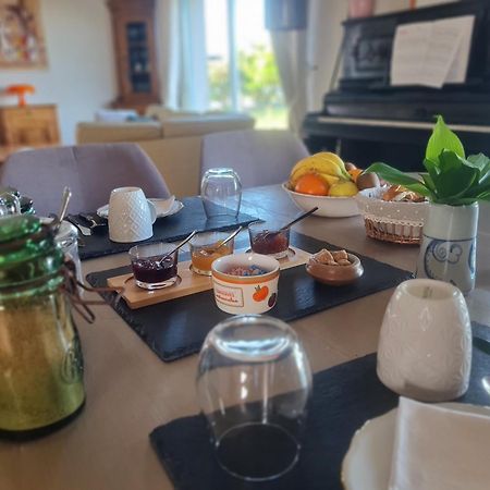 Entre Loire Et Vignobles Bed & Breakfast Lire Exterior photo