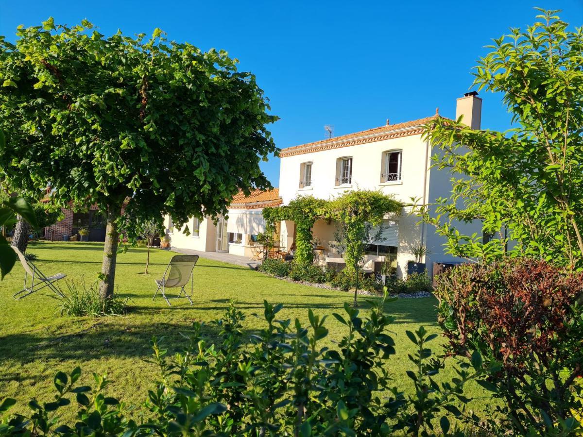 Entre Loire Et Vignobles Bed & Breakfast Lire Exterior photo